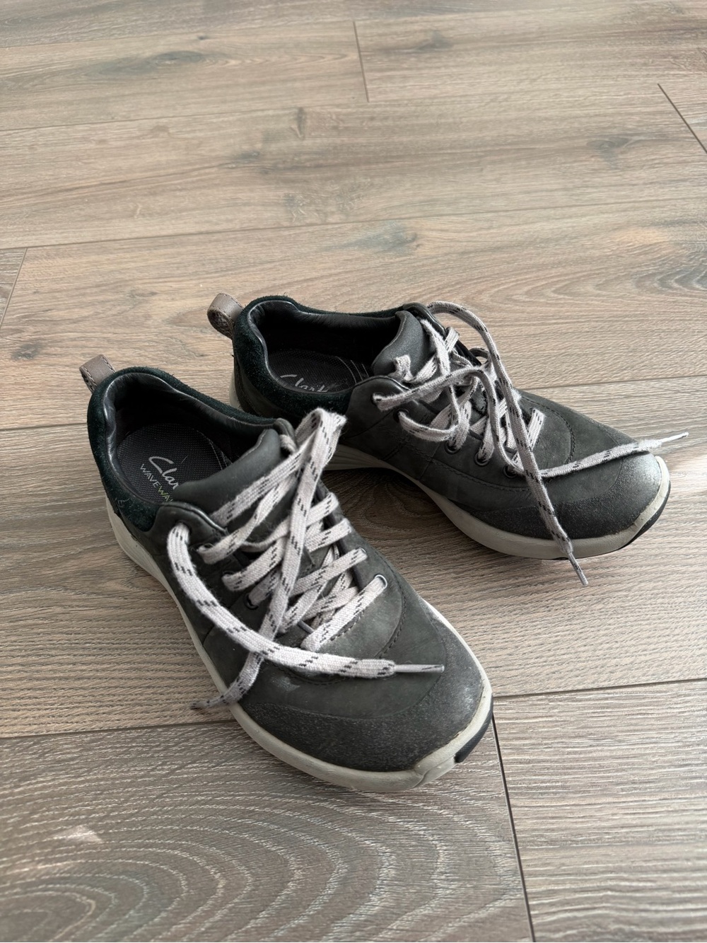 Women’s Clark’s wave walk waterproof shoes size 5.5